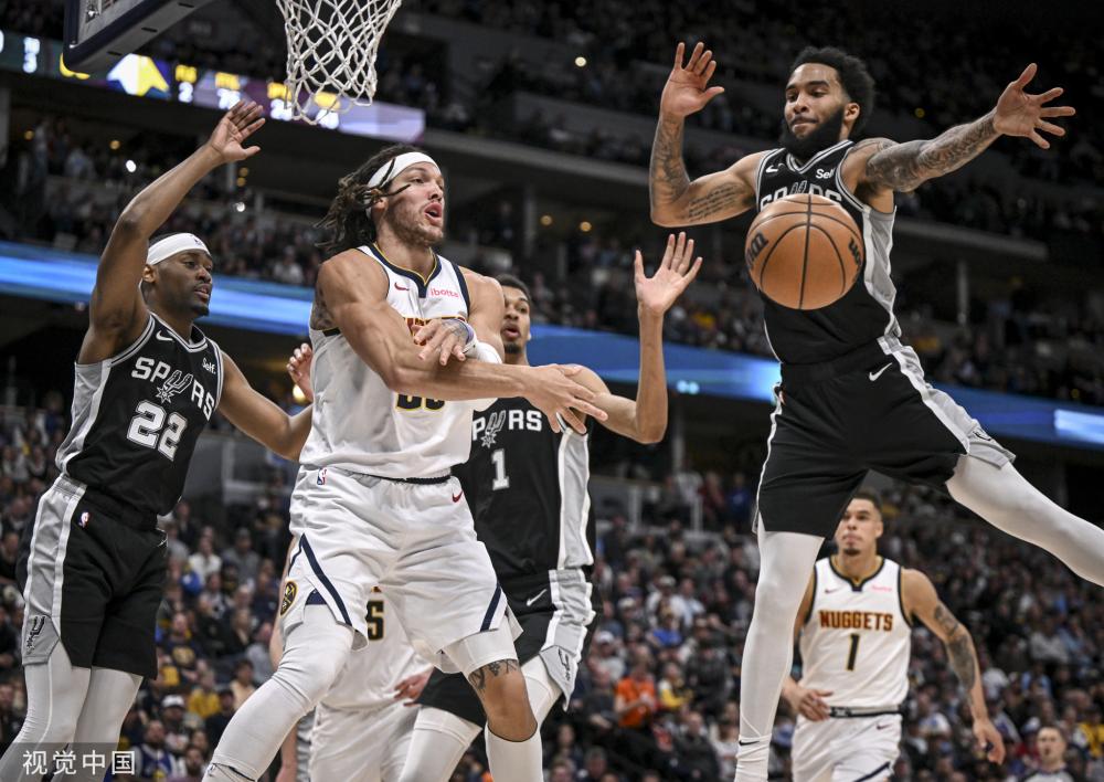 它通过全球 它通过全球