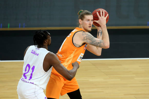 年某著名高 年某著名高